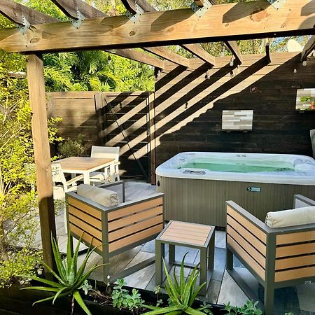 Hot Tub House On Golf Course! 10 Mins To The Beach Маями Екстериор снимка