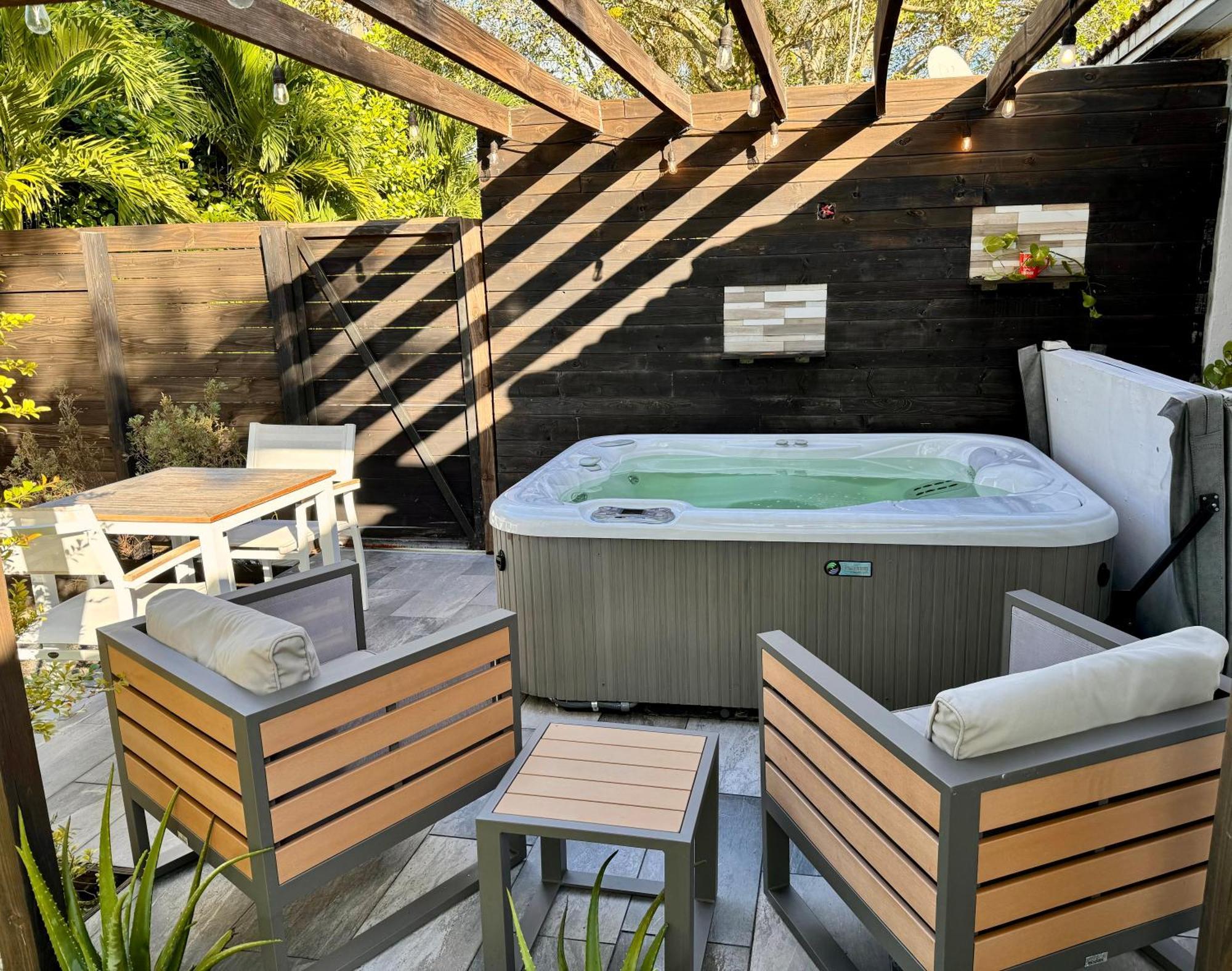Hot Tub House On Golf Course! 10 Mins To The Beach Маями Екстериор снимка